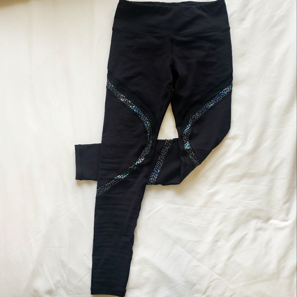 Zyia Black Reflective Serpent Leggings - Picture 6 of 6